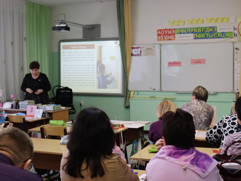 5 апреля в МКОУ СОШ №2 им. И. С. Унковского прошёл муниципальный открытый практико - ориентированный семинар по теме: "Методика формирования функциональной грамотности в начальной школе".