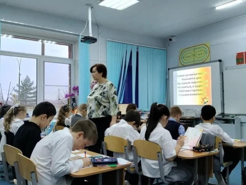 Сегодня в МКОУ СОШ №2 им. И. С. Унковского прошёл муниципальный открытый практико - ориентированный семинар по теме: "Инструментарий и технологии оценивания образовательных результатов в условиях ФГОС:опыт, проблемы, решения"..