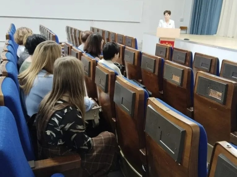 Сегодня в МКОУ СОШ №2 им. И. С. Унковского прошёл муниципальный открытый практико - ориентированный семинар по теме: "Инструментарий и технологии оценивания образовательных результатов в условиях ФГОС:опыт, проблемы, решения"..